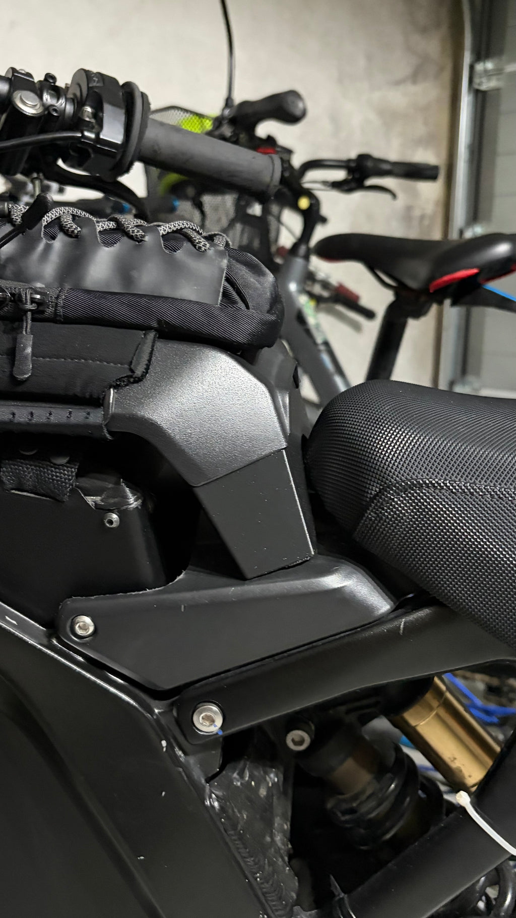 Rehausse capot de batterie pour Surron ￼￼